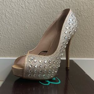 Nude Sparkle Pump